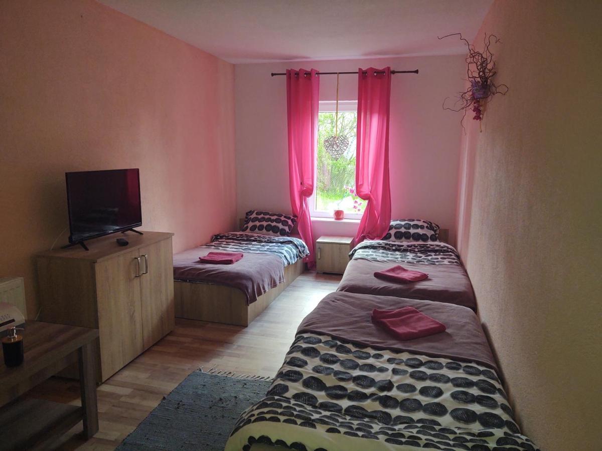 Villa Gosciniec Mariola à Człuchów Extérieur photo